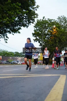 Runner Photo 4195456
