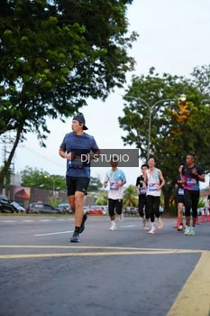 Runner Photo 4195460