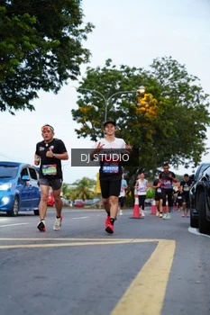 Runner Photo 4195466