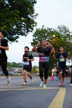 Runner Photo 4195480
