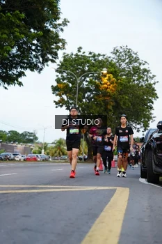 Runner Photo 4195583