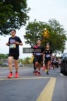 Runner Photo 4195596