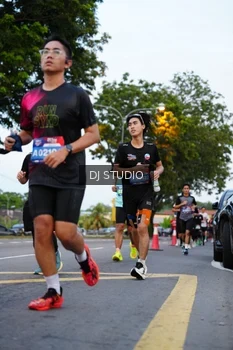 Runner Photo 4195615