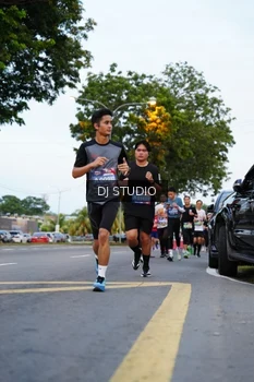 Runner Photo 4195643