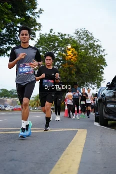 Runner Photo 4195647