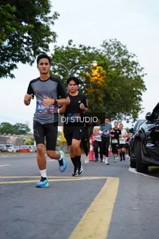 Runner Photo 4195667