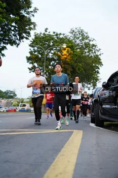 Runner Photo 4195668