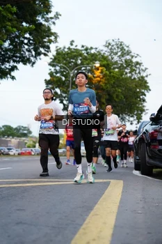 Runner Photo 4195673