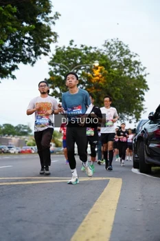 Runner Photo 4195675