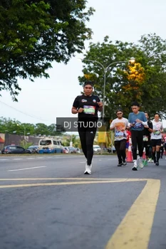 Runner Photo 4195686