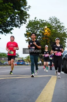 Runner Photo 4195699