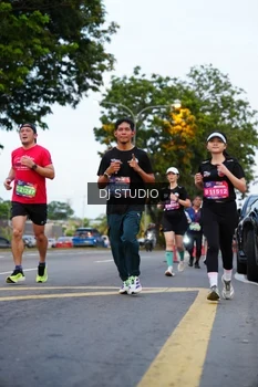 Runner Photo 4195702