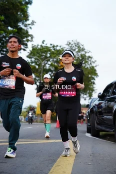 Runner Photo 4195707