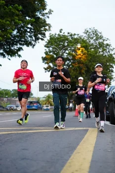 Runner Photo 4195714