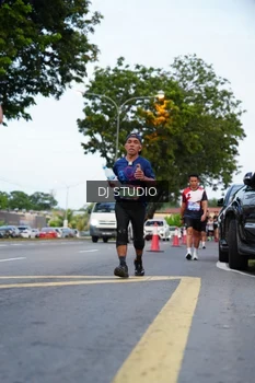 Runner Photo 4195735