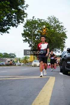 Runner Photo 4195756