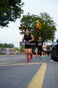 Runner Photo 4195801