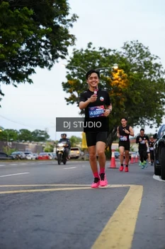 Runner Photo 4195802