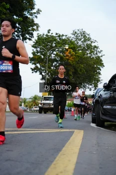 Runner Photo 4195808