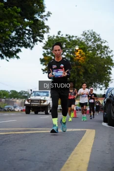 Runner Photo 4195818
