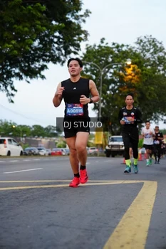 Runner Photo 4195821