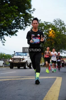 Runner Photo 4195823