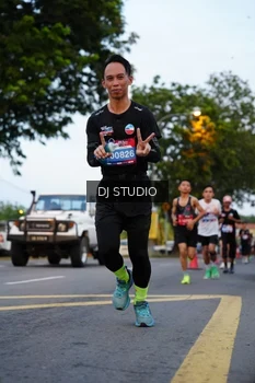 Runner Photo 4195824