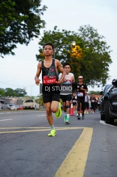 Runner Photo 4195830