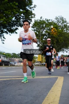 Runner Photo 4195842