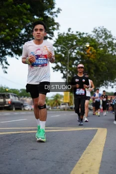 Runner Photo 4195843