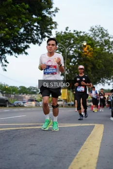Runner Photo 4195844