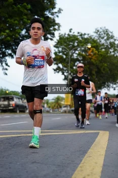 Runner Photo 4195845