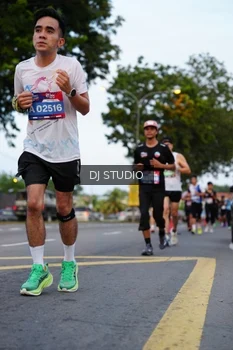 Runner Photo 4195847