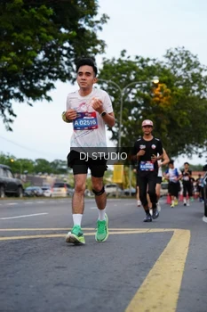 Runner Photo 4195856