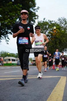 Runner Photo 4195860