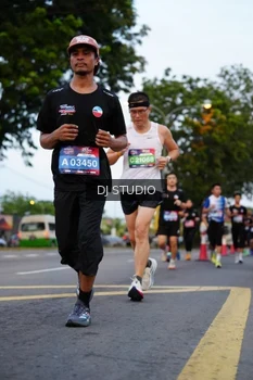 Runner Photo 4195861