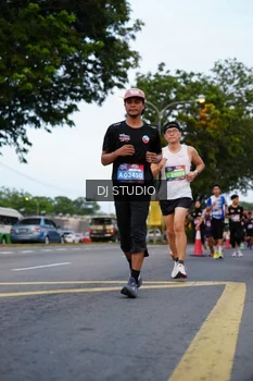 Runner Photo 4195862