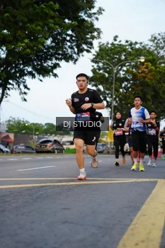 Runner Photo 4195873