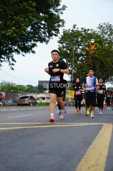 Runner Photo 4195875