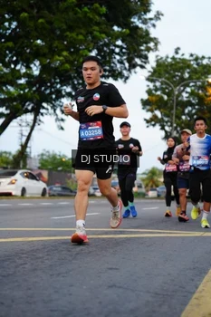 Runner Photo 4195876