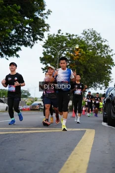 Runner Photo 4195879