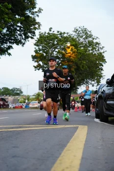 Runner Photo 4195918