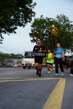 Runner Photo 4195933