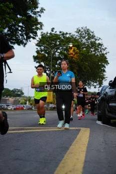 Runner Photo 4195943
