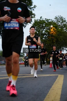 Runner Photo 4195972