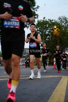 Runner Photo 4195973