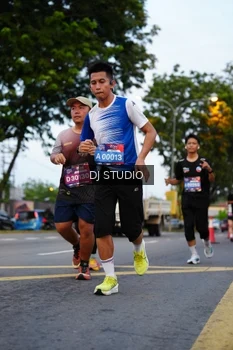 Runner Photo 4195975