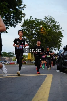 Runner Photo 4195979
