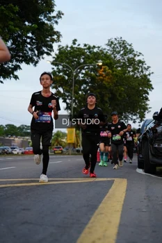 Runner Photo 4195980