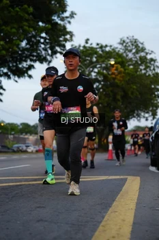 Runner Photo 4196008